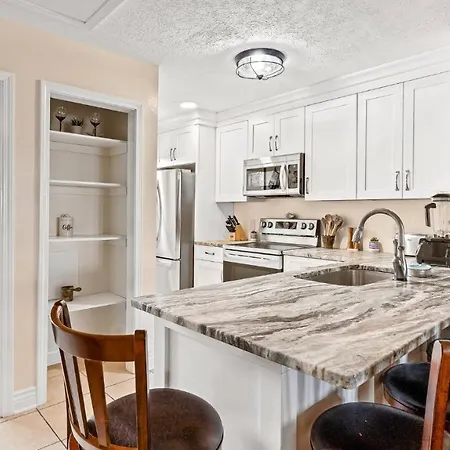 Pet Friendly Townhome With Gulf Views And Hot Tub Right Across From Beach And Schooners